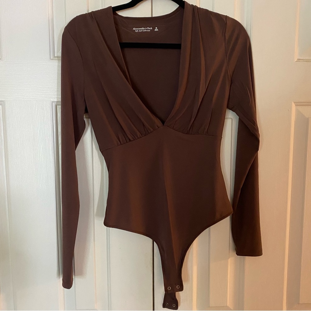 Abercrombie brown deep V neck bodysuit, size M, NWT